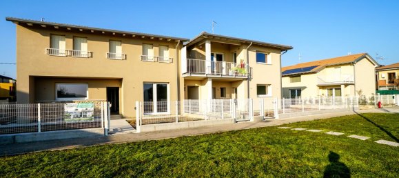 Дом с 4 комнатами в Сан Бонифачо, Италия № 224636 3