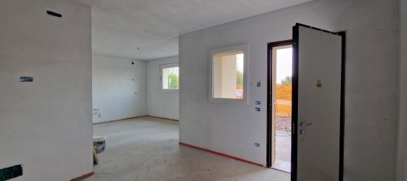 Дом с 4 комнатами в Сан Бонифачо, Италия № 224636 5