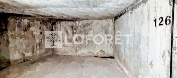  Parking in Gif-sur-Yvette, France No. 294045 3