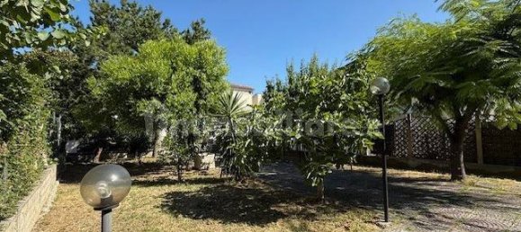 6 bedrooms House in Torre de' Passeri, Italy No. 281441 16