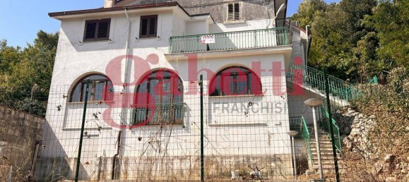 Casa de 4 dormitorios en Montaquila, Italy No. 289563 25