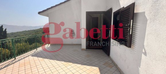 Casa de 4 dormitorios en Montaquila, Italy No. 289563 17