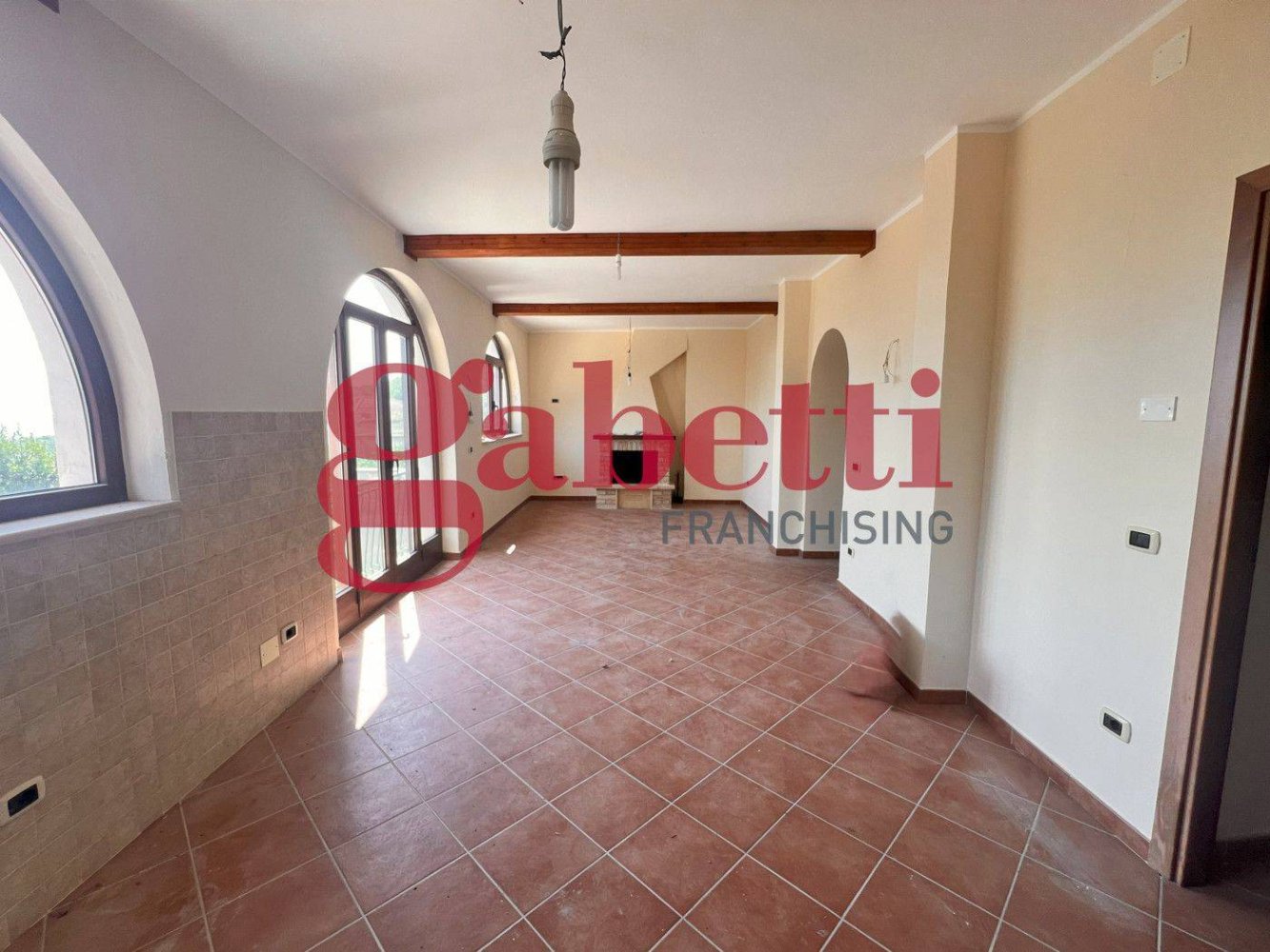 Casa de 4 dormitorios en Montaquila, Italy No. 289563