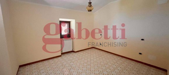 Casa de 4 dormitorios en Montaquila, Italy No. 289563 10