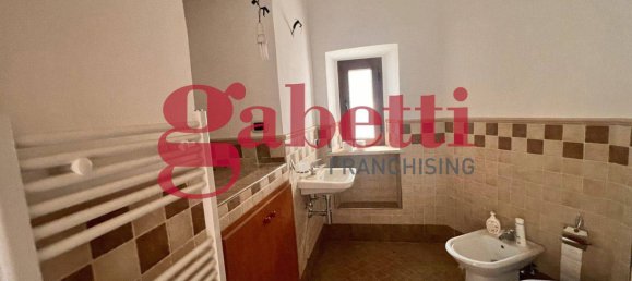 Casa de 4 dormitorios en Montaquila, Italy No. 289563 14