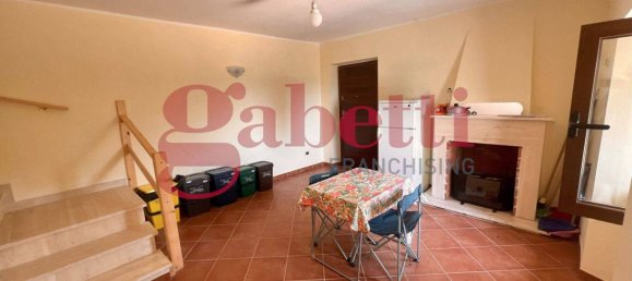 Casa de 4 dormitorios en Montaquila, Italy No. 289563 3