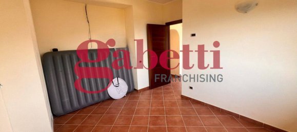 Casa de 4 dormitorios en Montaquila, Italy No. 289563 8