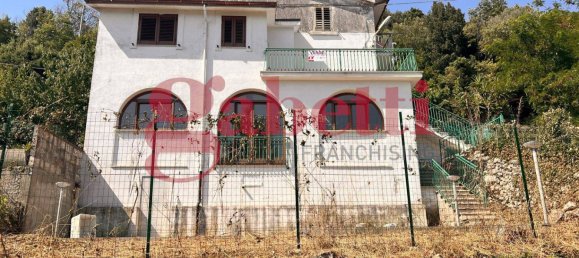 Casa de 4 dormitorios en Montaquila, Italy No. 289563 24