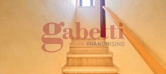 Casa de 4 dormitorios en Montaquila, Italy No. 289563 12