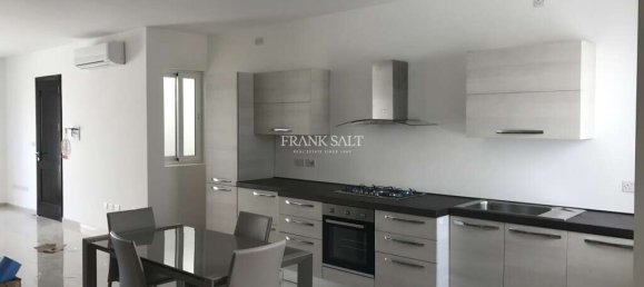 2 bedrooms Penthouse in Sliema, Malta No. 9037 2