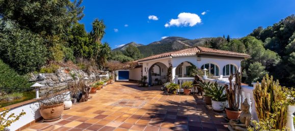 4 bedrooms Villa in Alhaurin el Grande, Spain No. 143204 3