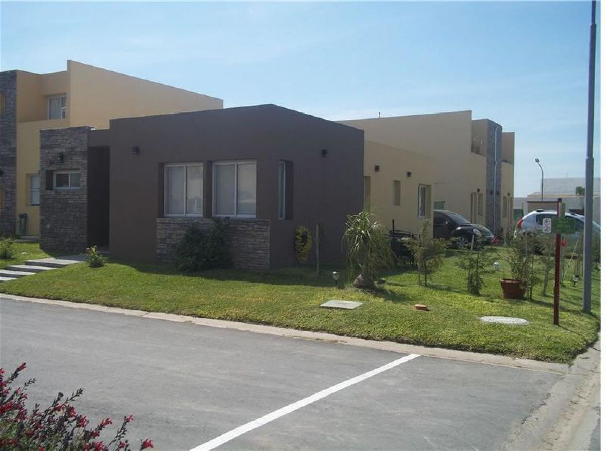 3 bedrooms House in Esteban Echeverria, Argentina No. 58122