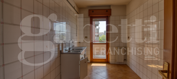 3 bedrooms Apartment in Rome, Italy No. 344682 8