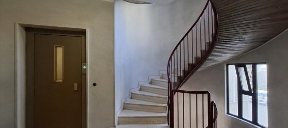 Квартира с 4 комнатами в Бари, Италия № 139464 22