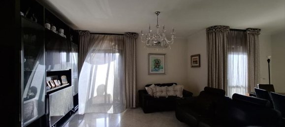 Квартира с 4 комнатами в Бари, Италия № 139464 4