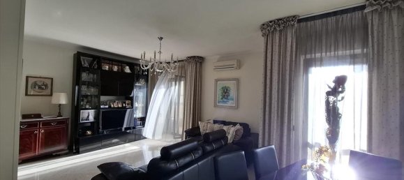 Квартира с 4 комнатами в Бари, Италия № 139464 3