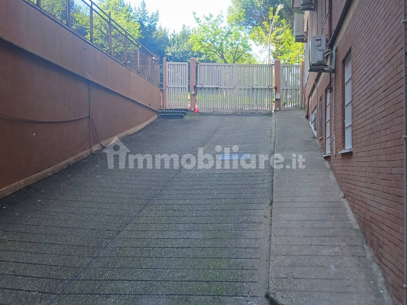 32m² Garage in Rome, Italy No. 343355