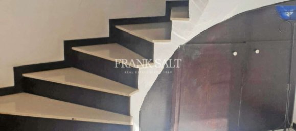 3 bedrooms Maisonette in Attard, Malta No. 1587 5