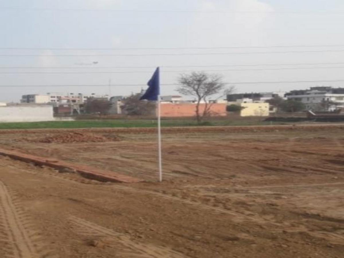  Land in Noida, India No. 36723