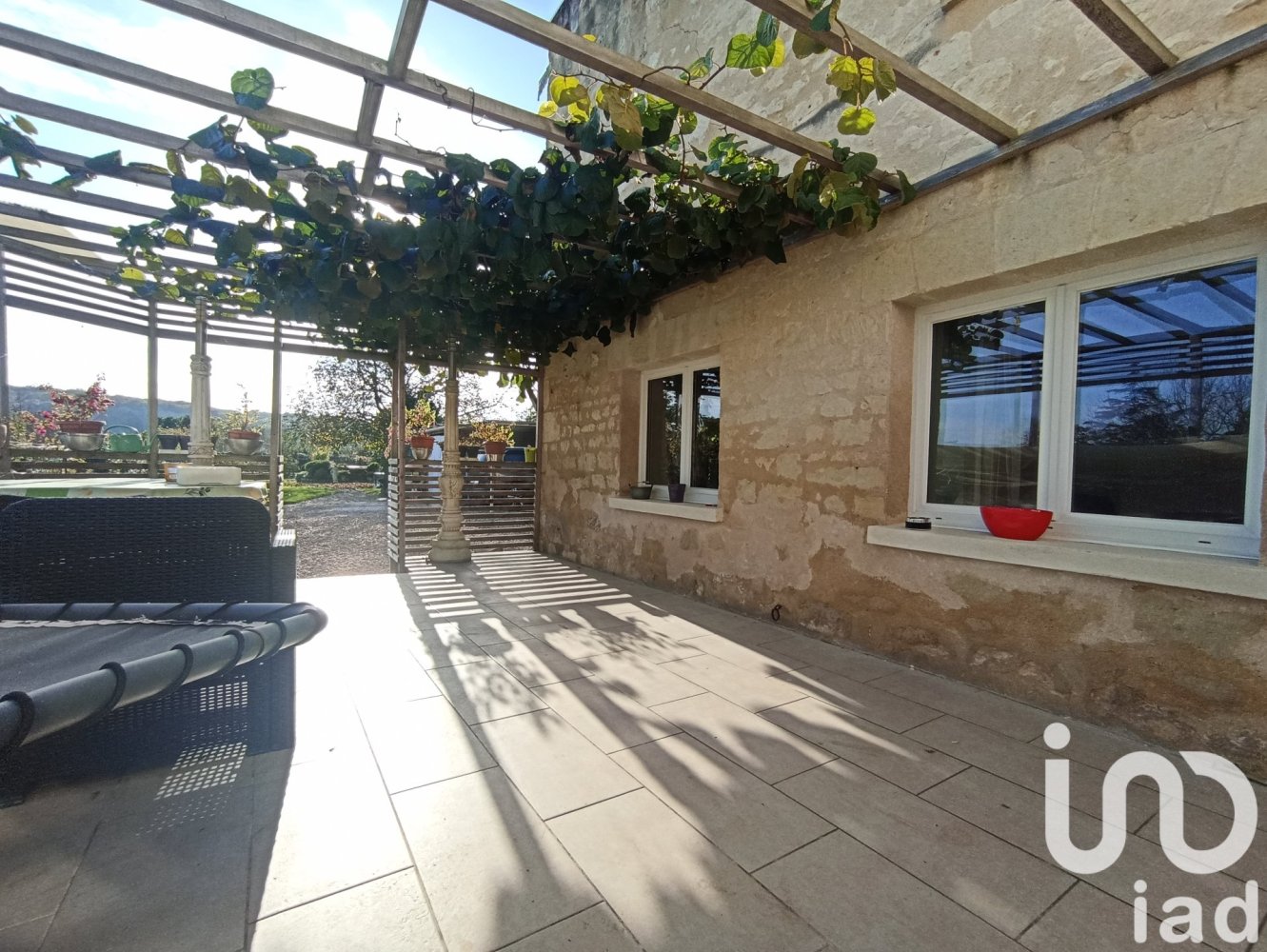 Дом с 8 комнатами в Шинон, Франция № 158042