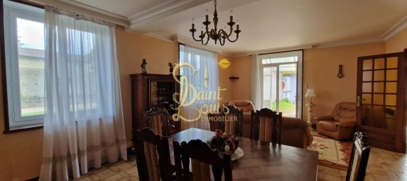 3 Schlafzimmer Haus in Richelieu, France, Nr. 271661 4