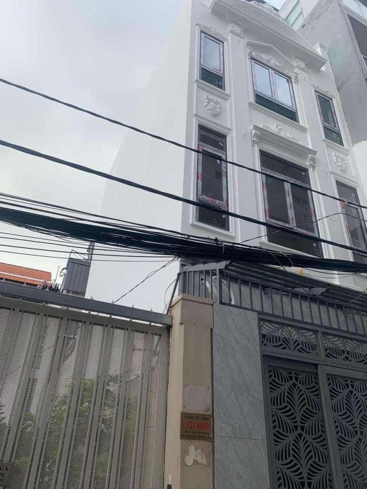 36m² Townhouse in District 7, Vietnam No. 12756