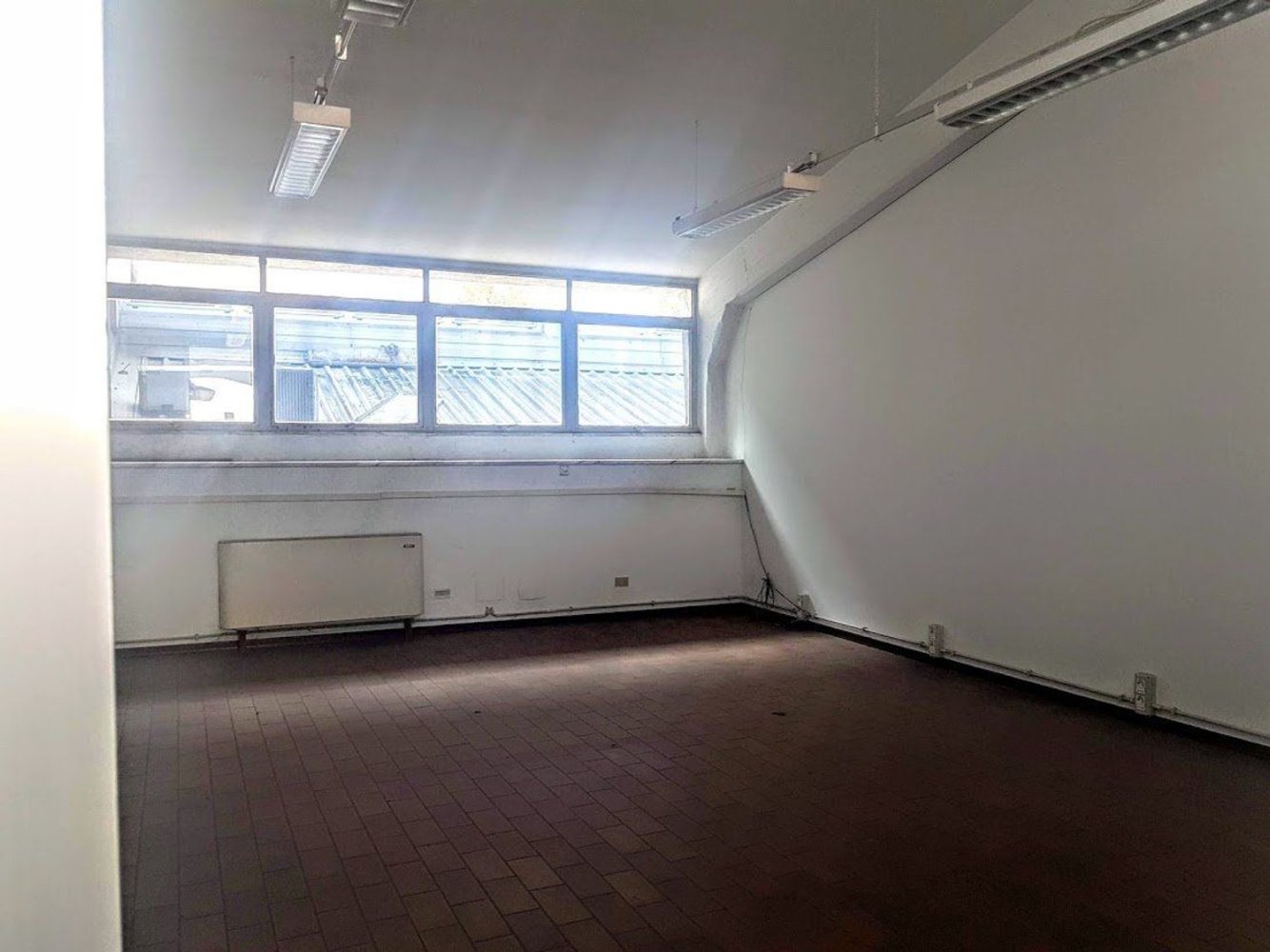 590m² Office in Asti, Italy No. 163695