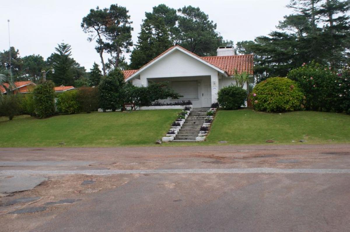 4 bedrooms House in Maldonado, Uruguay No. 6777