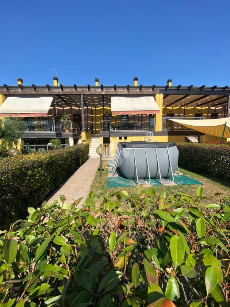 Villa de 2 dormitorios en Bovolone, Italy No. 347427