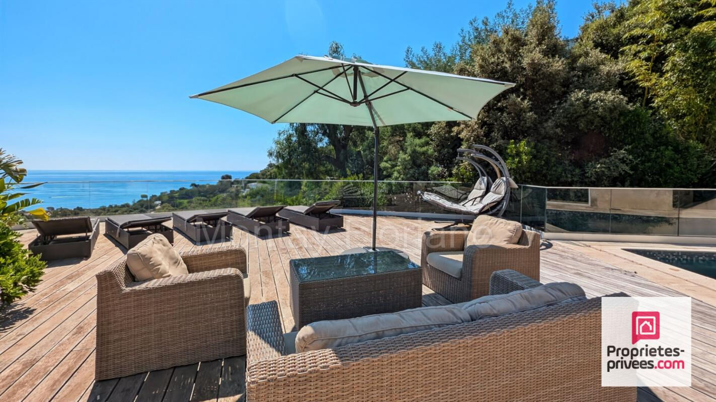 4 bedrooms Villa in Roquebrune-sur-Argens, France No. 298823