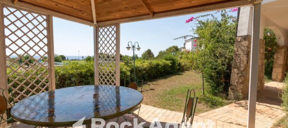 3 bedrooms Villa in Isola di Capo Rizzuto, Italy No. 298076 2