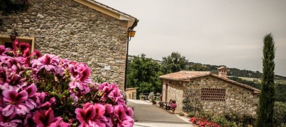 Дом с 8 спальнями в Кьянни, Италия № 58439 15