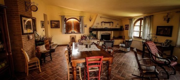 Дом с 8 спальнями в Кьянни, Италия № 58439 31