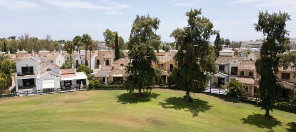 Adosado de 5 dormitorios en Marbella, Spain No. 233604 37