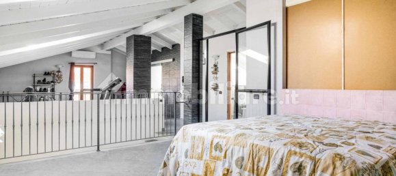 Villa de 4 dormitorios en Lonate Pozzolo, Italy No. 137335 11