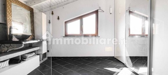 Villa de 4 dormitorios en Lonate Pozzolo, Italy No. 137335 13