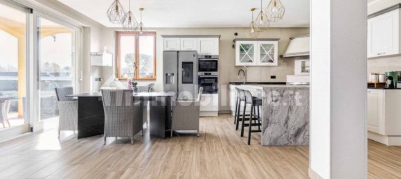 Villa de 4 dormitorios en Lonate Pozzolo, Italy No. 137335 3