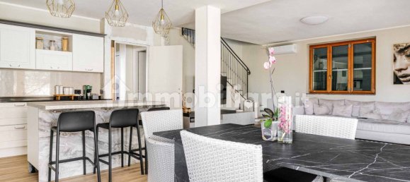 Villa de 4 dormitorios en Lonate Pozzolo, Italy No. 137335 18