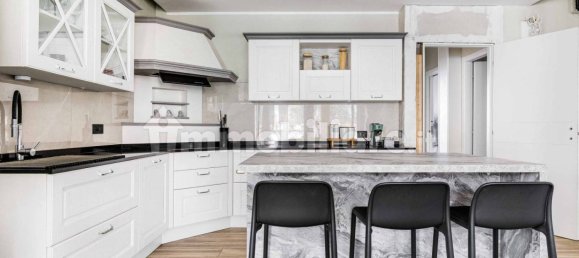 Villa de 4 dormitorios en Lonate Pozzolo, Italy No. 137335 5