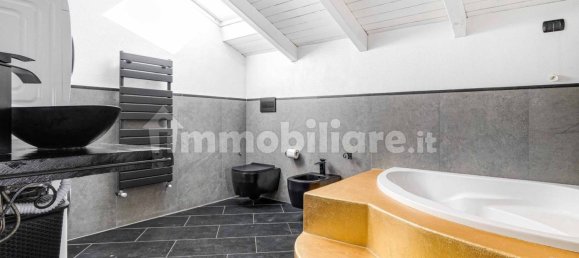 Villa de 4 dormitorios en Lonate Pozzolo, Italy No. 137335 12