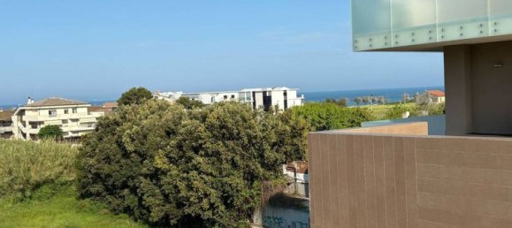 Квартира с 4 комнатами в Розето дельи Абруцци, Италия № 302744 5