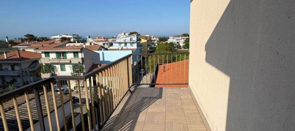 Квартира с 4 комнатами в Розето дельи Абруцци, Италия № 302744 8