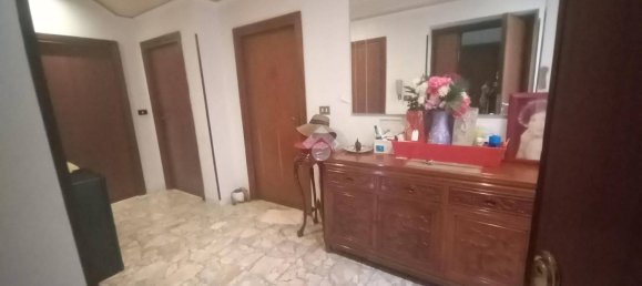 Квартира с 4 комнатами в Рим, Италия № 135348 2