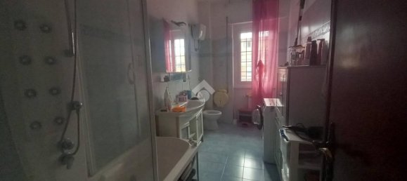 Квартира с 4 комнатами в Рим, Италия № 135348 22