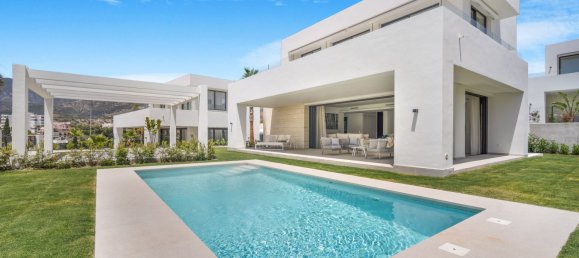 6 bedrooms Villa in Marbella, Spain No. 109017 3