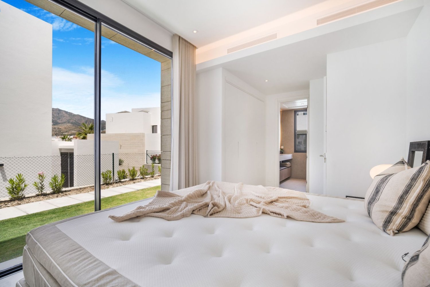 6 bedrooms Villa in Marbella, Spain No. 109017