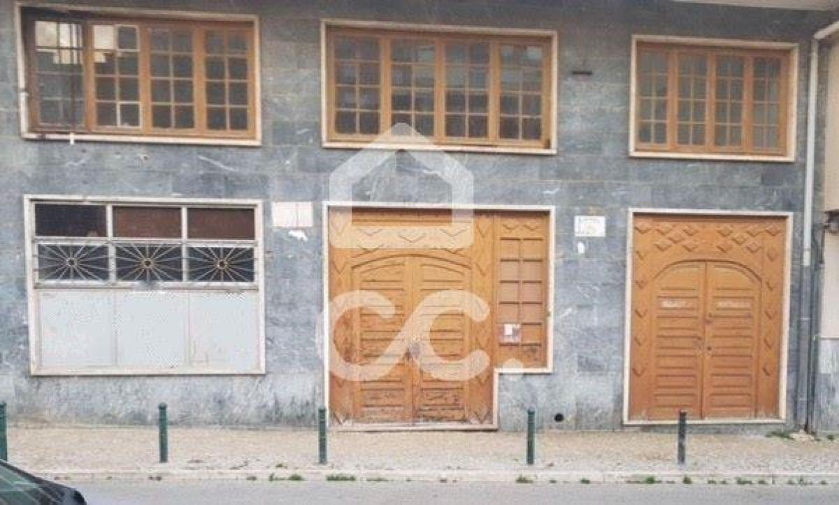 140m² Shop in Seixal, Portugal No. 1843