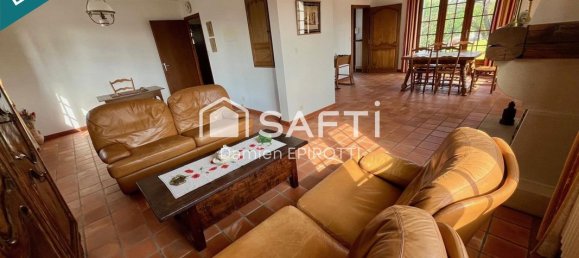 Замки и поместья с 3 спальнями в Ле-Музон, Франция № 265193 3