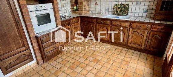 Замки и поместья с 3 спальнями в Ле-Музон, Франция № 265193 8