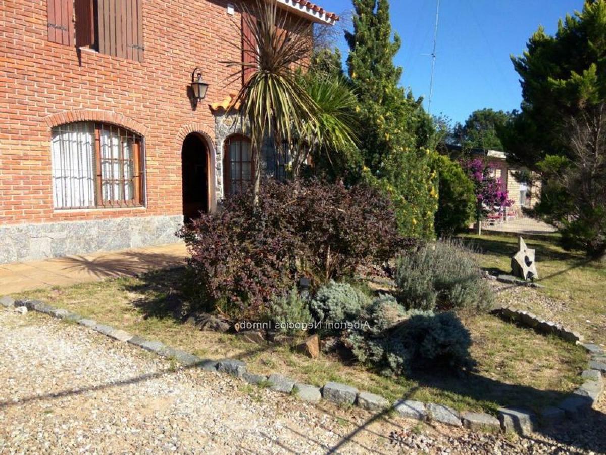 3 bedrooms House in Canelones, Uruguay No. 11277